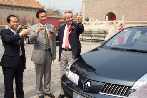 雷诺最新一代旗舰车型“威赛帝”登陆中国 