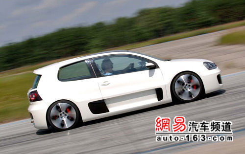 650匹的疯狂 试大众高尔夫gti w12 650