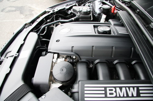 宝马良驹 赛道测试BMW325I豪华运动型 