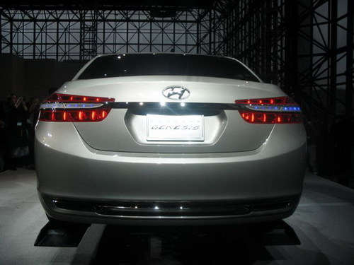 搭载V8发动机 现代Genesis年底韩国推出 