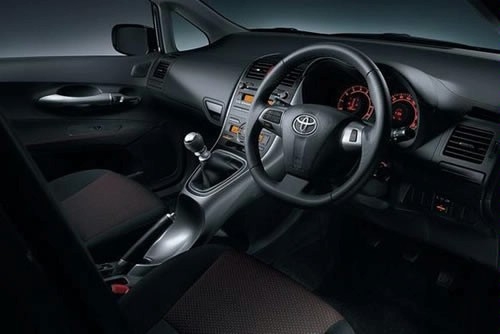 约合12.25万起 中期改款丰田Auris推出
