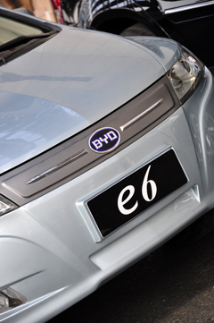 未来趋势 比亚迪电动车E6亮相广州车展