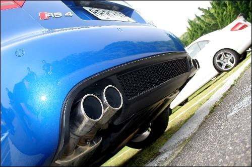 V8轿跑的争斗 奔驰C63 AMG对比奥迪RS4 
