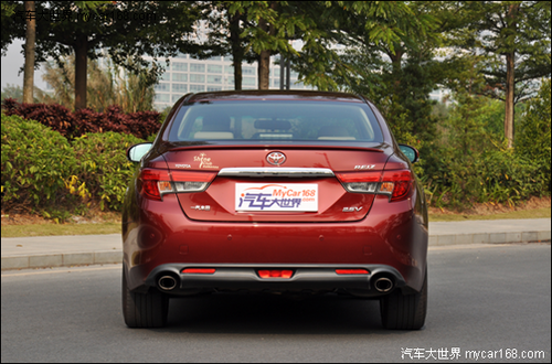 2013款一汽丰田新锐志2.5V试驾测评