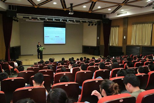 雷克萨斯混合动力校园讲座在京举办