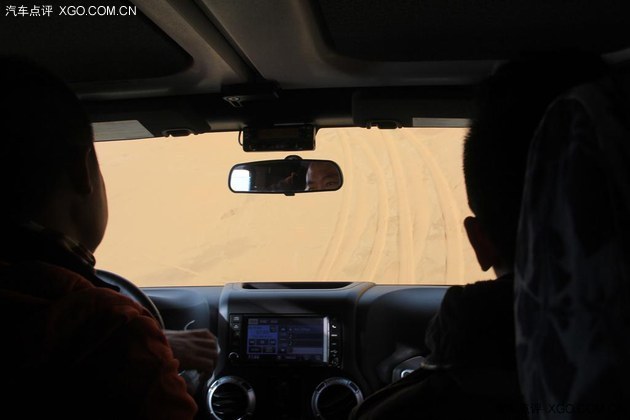 沙丘冲浪 Jeep腾格里沙漠游记