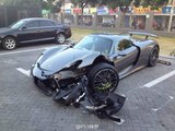 女司机惹祸 保时捷918 Spyder亚洲首撞