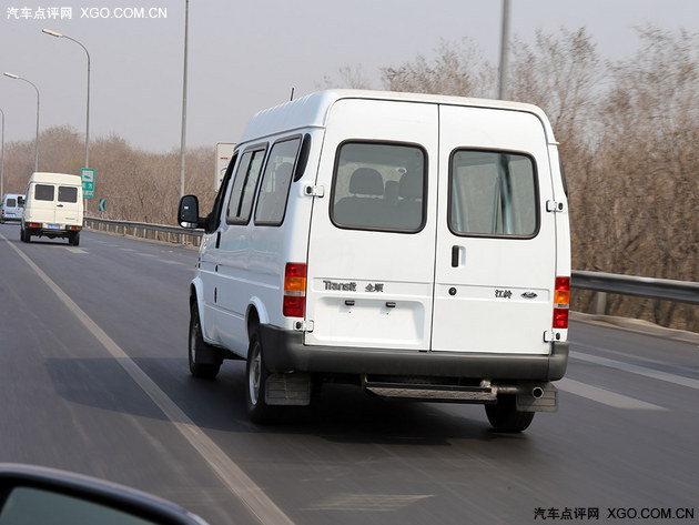 实用就是王道 福特全顺对比上汽大通V80