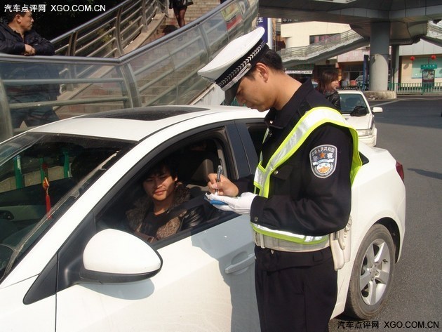 车坛点评 听说最近流行去韩国考驾照