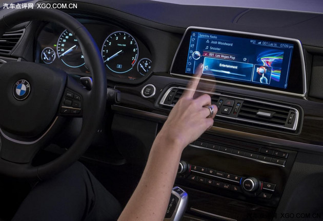 弯道超车？自主品牌“大屏”背后那些事