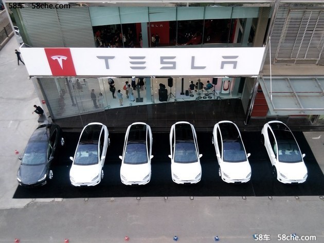 特斯拉Model X在华交付 首批共6位车主