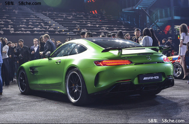 ÷˹-AMG GT R ۼ228.8Ԫ