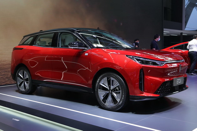 2020北京车展 首款纯电SUV奔腾E01实拍