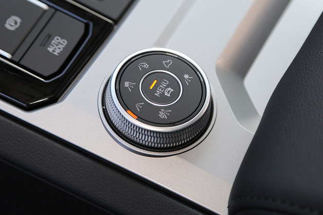 大众途锐eHYBRID上市 售价XX.XX万元