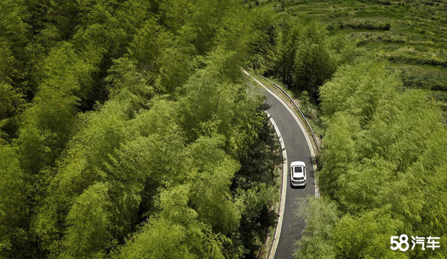 创新纯电动BMW iX3 绿色出行自然之旅