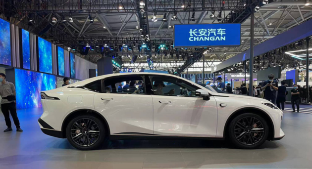 2022重庆车展 长安深蓝SL03纯电版/氢电版车型首发亮相