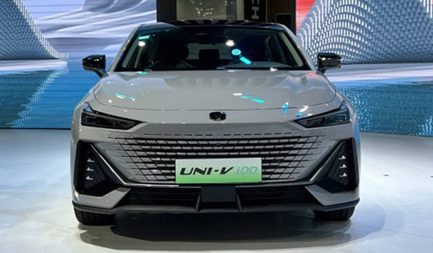 2022重庆车展 长安UNI-V iDD插电混动版正式亮相