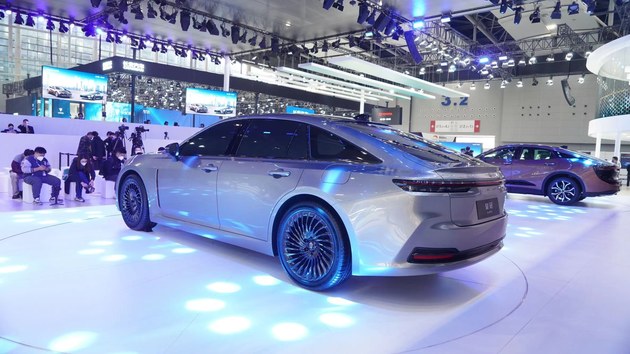 2022广州车展：丰田皇冠Sedan正式亮相