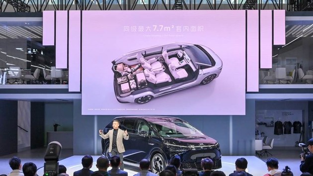 2023广州国际车展 小鹏X9开启预售38.8万元起 扶摇架构新MPV