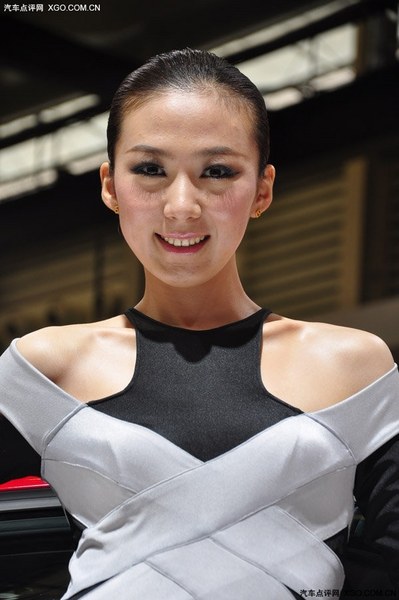 被束缚捆绑的美女