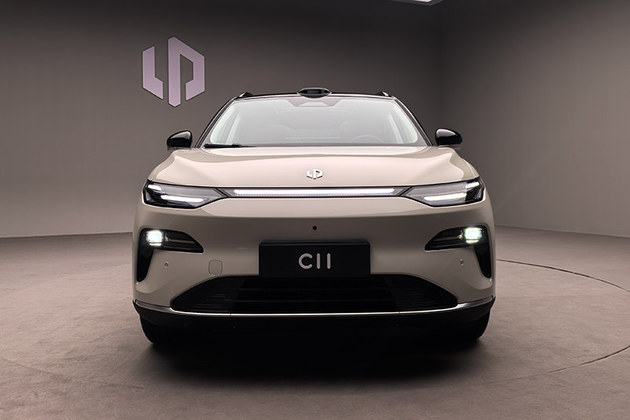 颜值、质感再升级 抢先实拍零跑全新C11