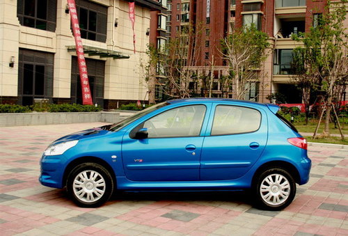 新增蓝色车身 2012款C2将于9月1日上市