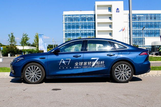 开启油耗2L时代 场地体验吉利银河A7