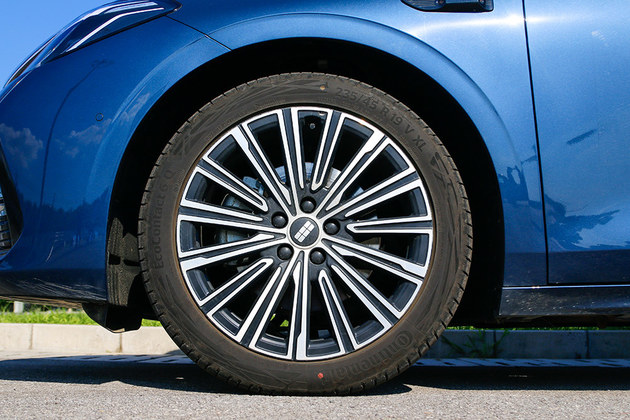 开启油耗2L时代 场地体验吉利银河A7