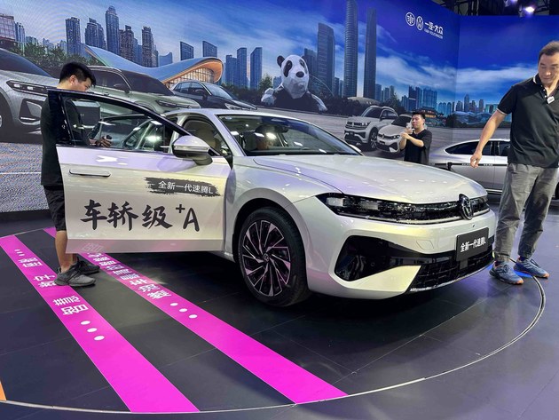 德系家轿的全面革新 成都车展实拍全新一代速腾L