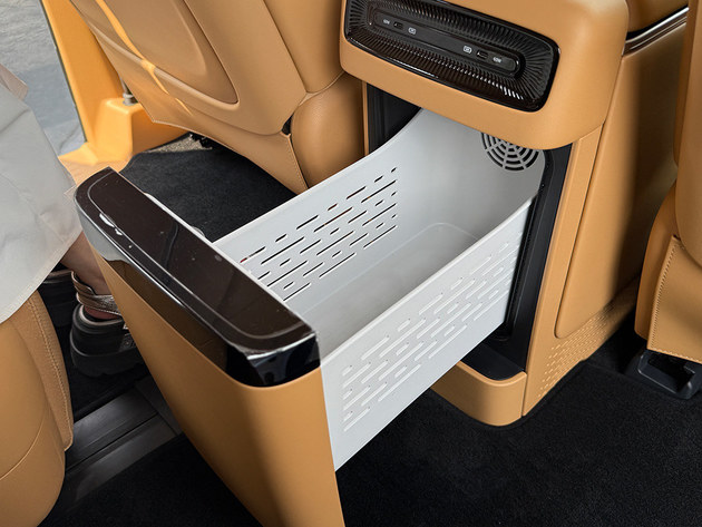 2026款岚图梦想家上市32.99万起 纯电续航350km