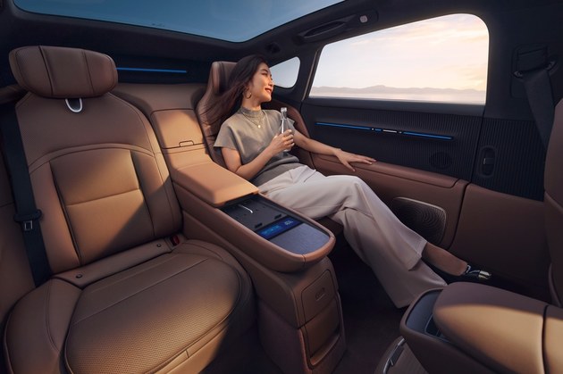 阿维塔12 四激光版预售 6款车型28日上市