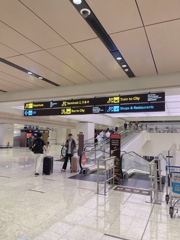 中国无人巴士闯关新加坡:一场自动驾驶的“资格认证”与“标准输出”