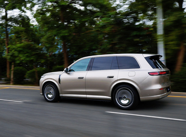 这才是豪华旗舰SUV该有的样子—试驾岚图泰山