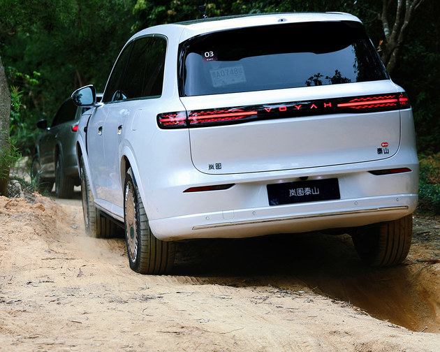 这才是豪华旗舰SUV该有的样子—试驾岚图泰山