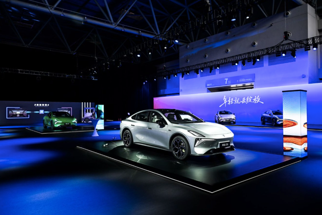 13.49万起 百万超跑驾控深蓝L06上市