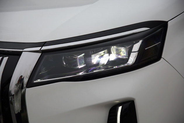 空间大组合多性价比不错 锐胜M8增程版试驾