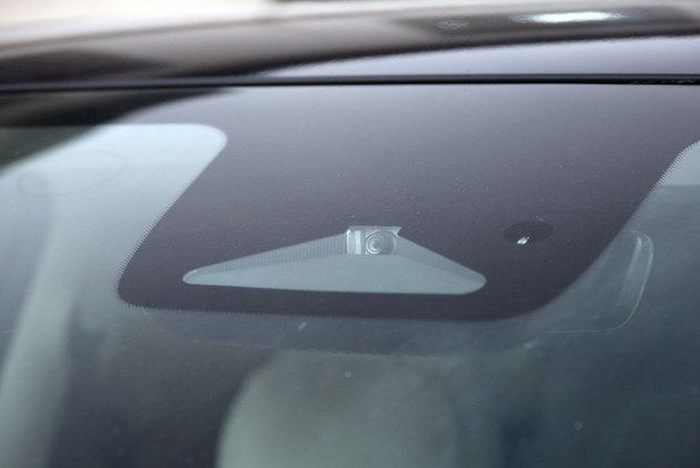 空间大组合多性价比不错 锐胜M8增程版试驾