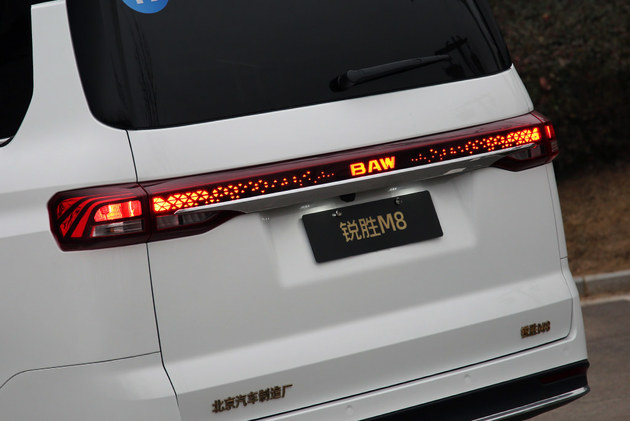 空间大组合多性价比不错 锐胜M8增程版试驾