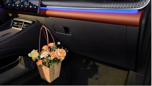 第五代瑞虎8成10万级SUV天花板，移动全能空间装下全家年味