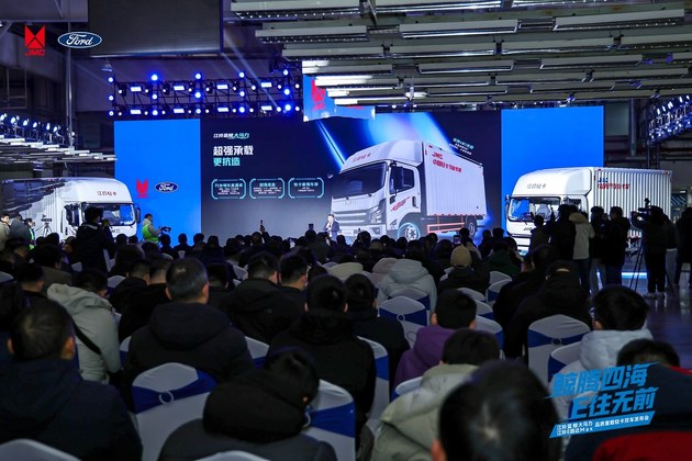 江铃推蓝鲸与E路达Max双车上市 轻卡市场“油电并行”临界点将至？