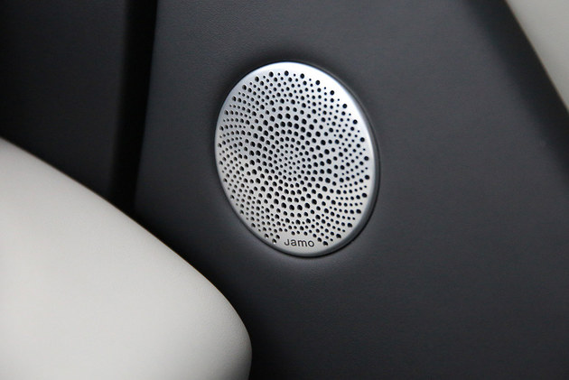 空间大组合多性价比不错 锐胜M8增程版试驾