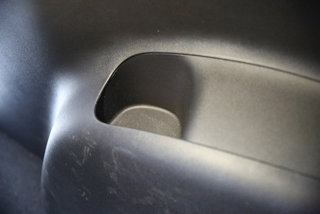 空间大组合多性价比不错 锐胜M8增程版试驾