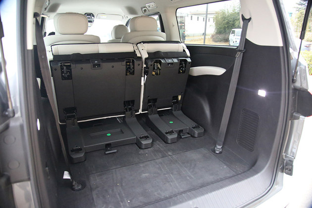 空间大组合多性价比不错 锐胜M8增程版试驾