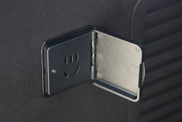 空间大组合多性价比不错 锐胜M8增程版试驾