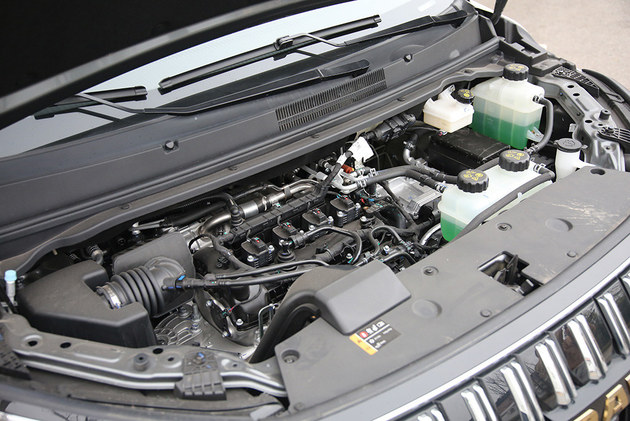 空间大组合多性价比不错 锐胜M8增程版试驾