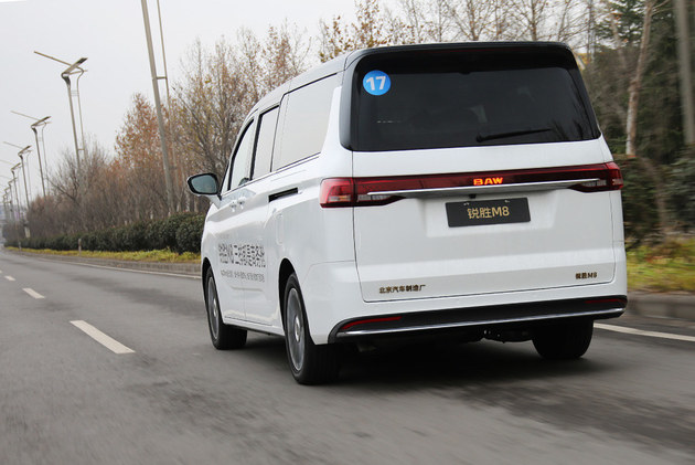 空间大组合多性价比不错 锐胜M8增程版试驾