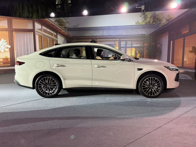 中杯的价格超大杯的快乐 2026款秦家族DM-i长续航版售8.98万起