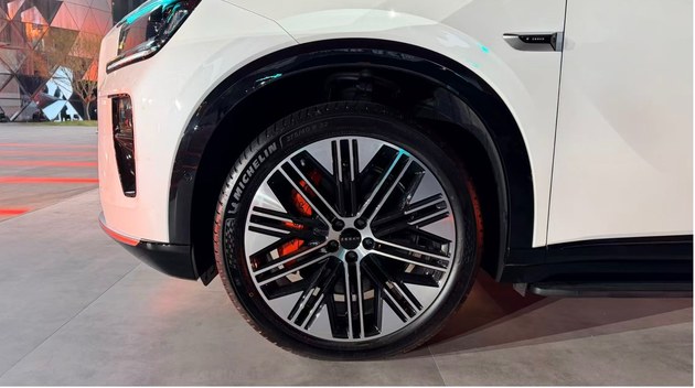 直面BBA极氪8X开启预售 37.68万元—51.68万元起