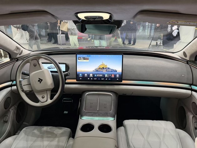 限时置换补贴价16.48万元 昊铂A800正式上市