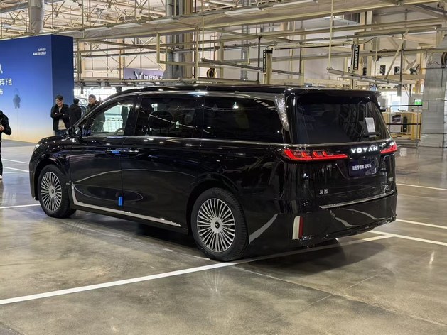 见证岚图梦想家20万辆下线 冠军版车型30.99万元正式上市